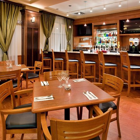 Holiday Inn Hotel And Suites-Kamloops, An Ihg Hotel Restoran fotoğraf